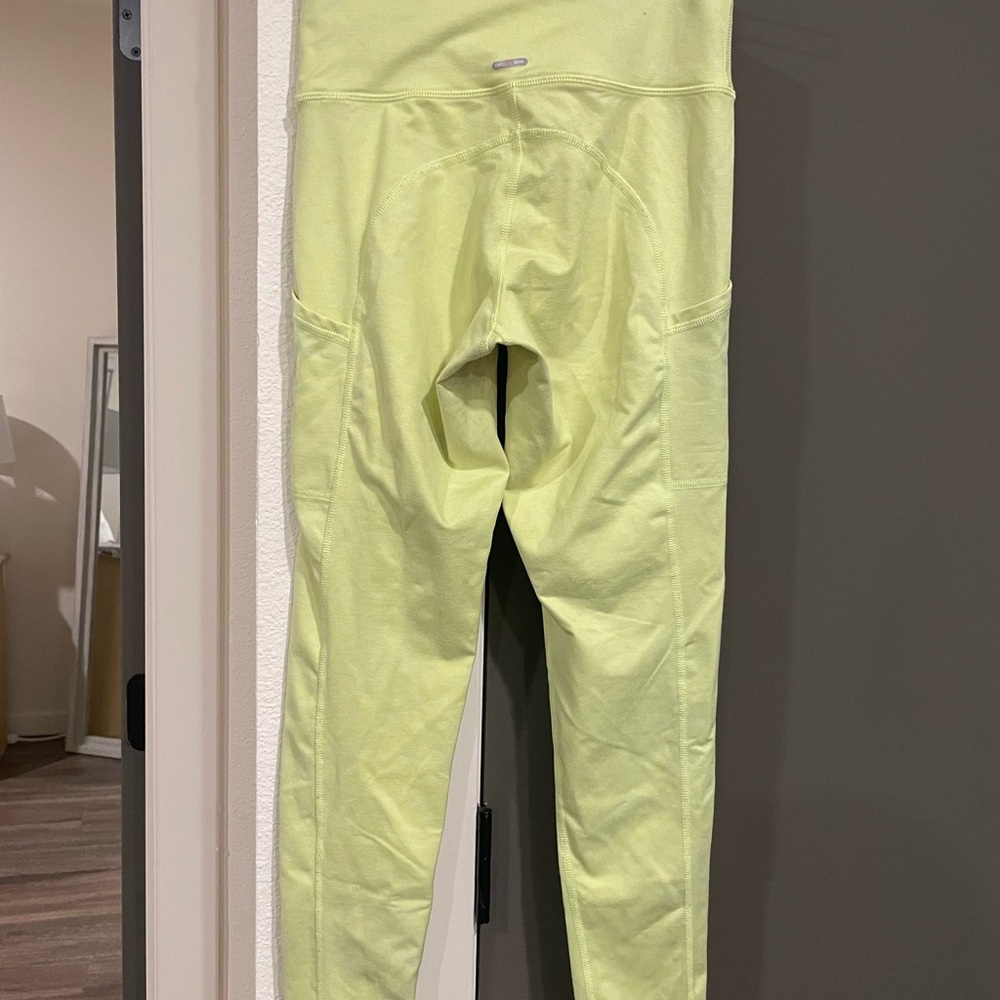 Aerie Soft Yellow Activewear - Picture 4 of 5